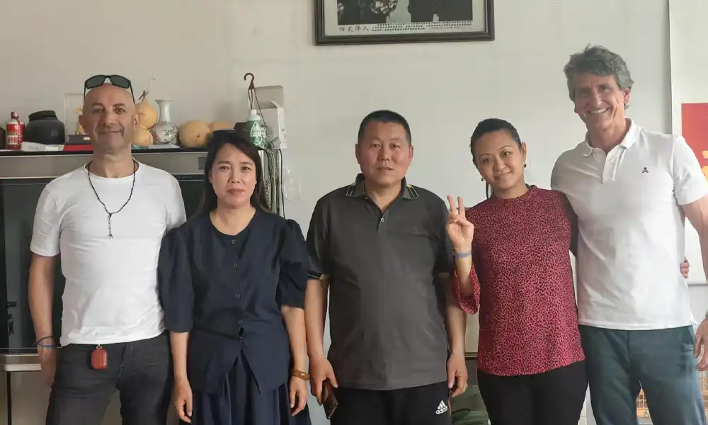 អតិថិជនដៃគូ